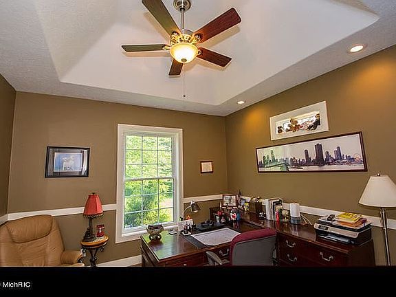 4th image of 29637 Follmer St