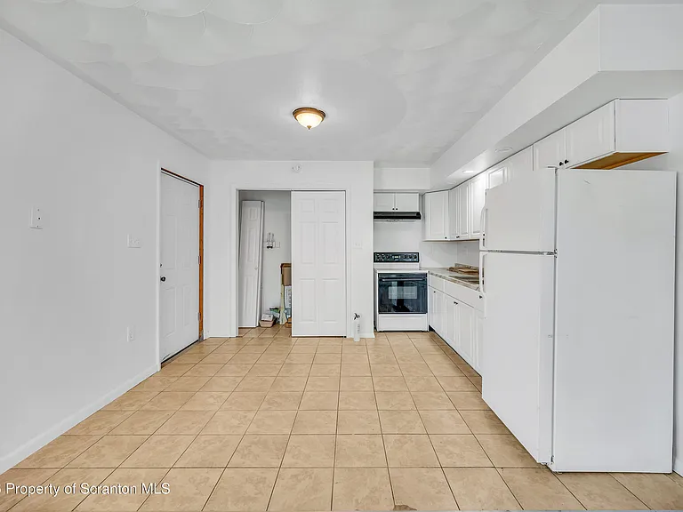 1215 Lori Ln — Photo 15