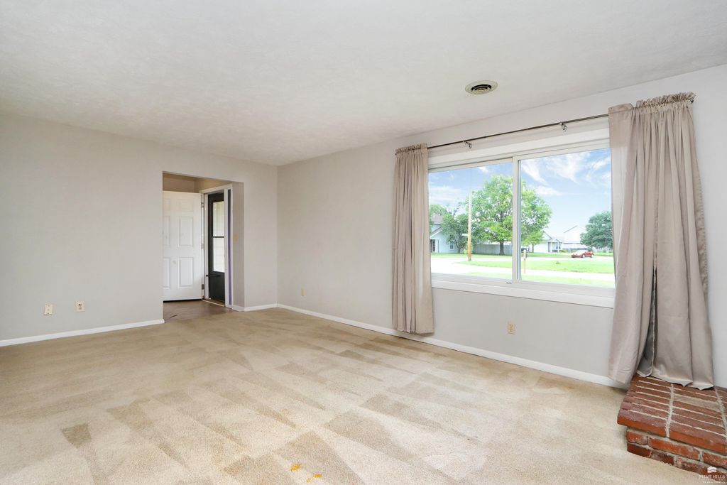 2445 Buttonwood Dr, Manhattan, KS - More
