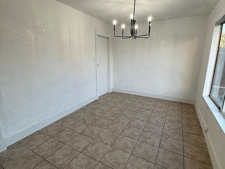 1410 Grayson Cir — Photo 13