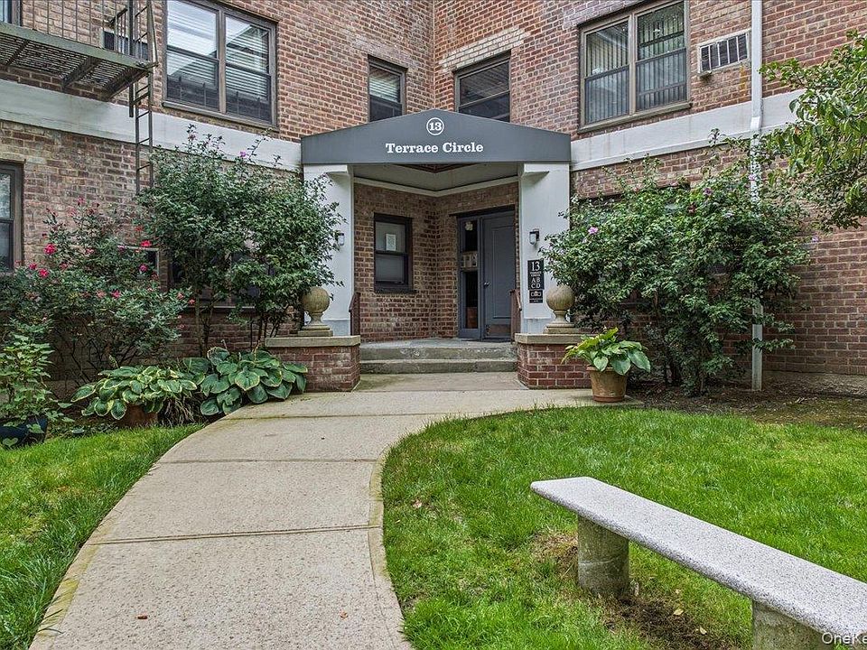 2nd image of 13 Terrace Circle #2B