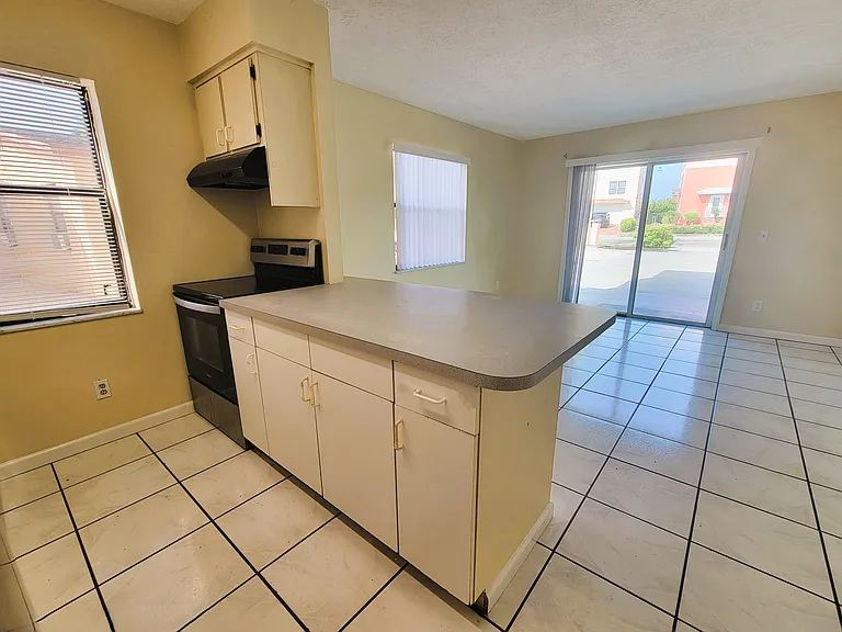 307 S Ocean Dr #B — Photo 16