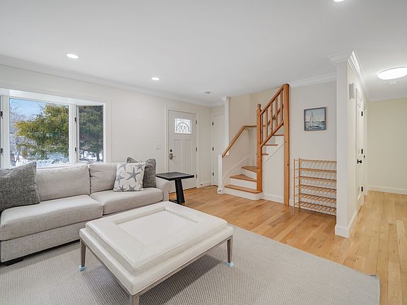 5th image of 19 Pine Tree Ln