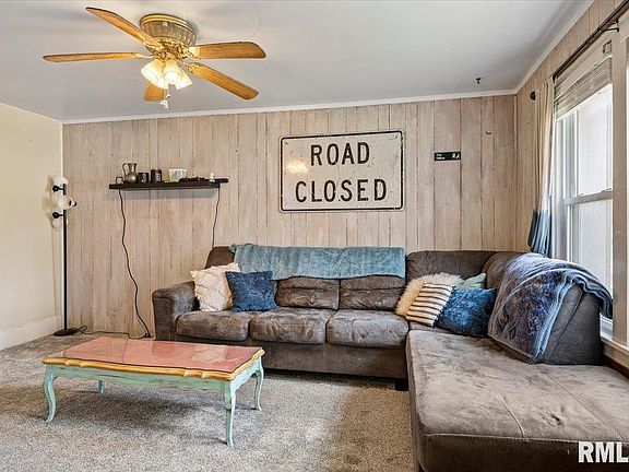 4th image of 1128 W Elliott Ave