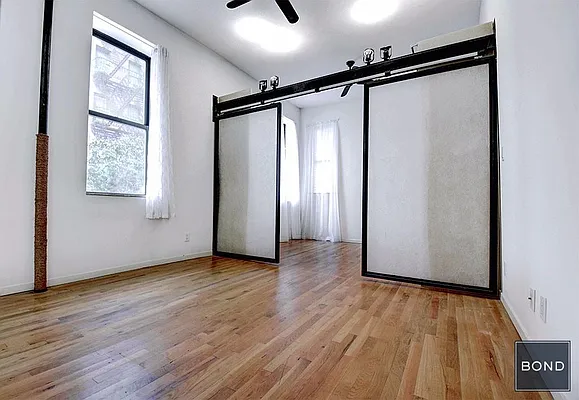 Rented by Bond New York | media 9