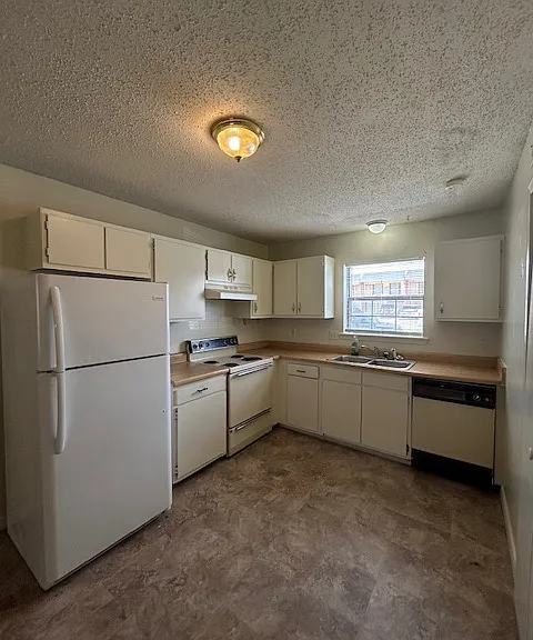 1506 Delplaza Dr #B — Photo 3