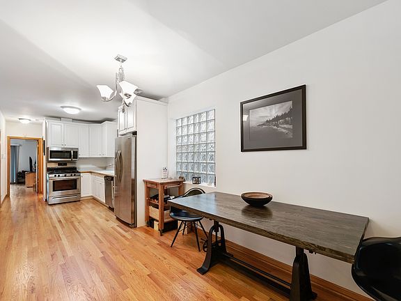 5th image of 1064 N Marshfield Ave