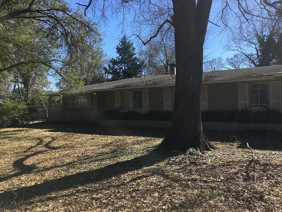 1st image of 608 Woodcrest Ln #1