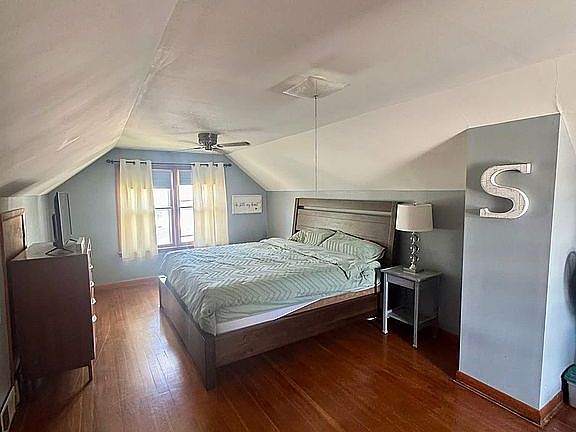 4th image of 211 Herder St