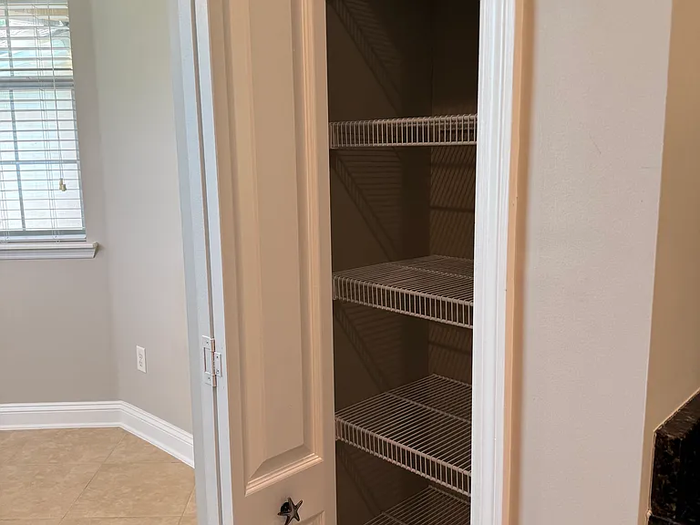 Kitchen pantry