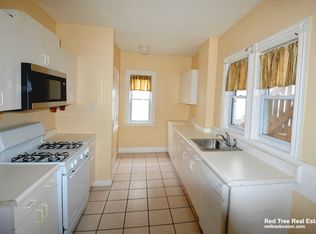 3 Washburn Pl #3, Brookline, MA 02446