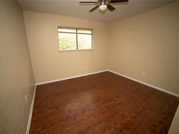 4th image of 400 Creek Cv #A