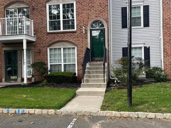 3 Versailles Ct, Hamilton, NJ 08619
