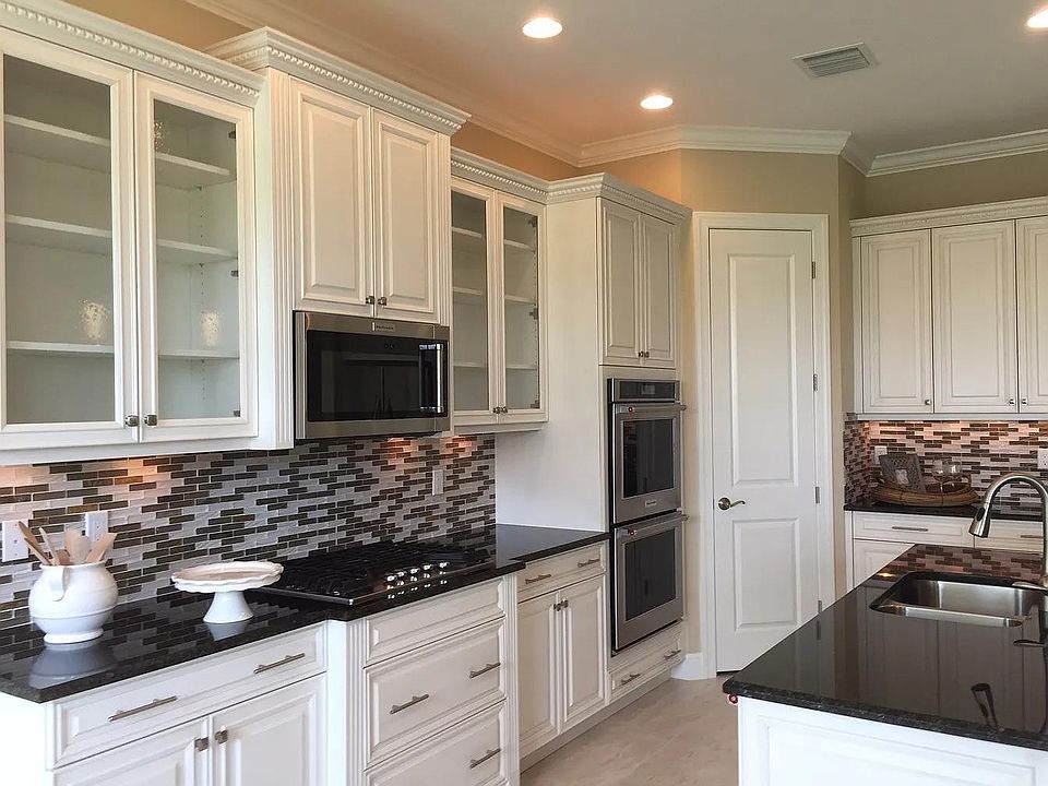 2nd image of 8023 NW 112th Terrace