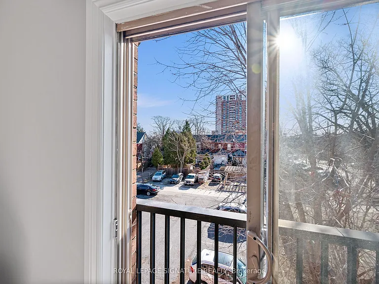 28 Victoria Ave N #312 — Photo 12