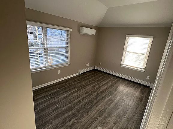 5th image of 439 Manville Rd #6