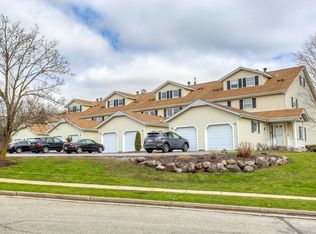 1339 Meadowcreek Dr, Pewaukee, WI 53072