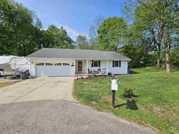 16 Vicki Dr, Vincennes, IN 47591