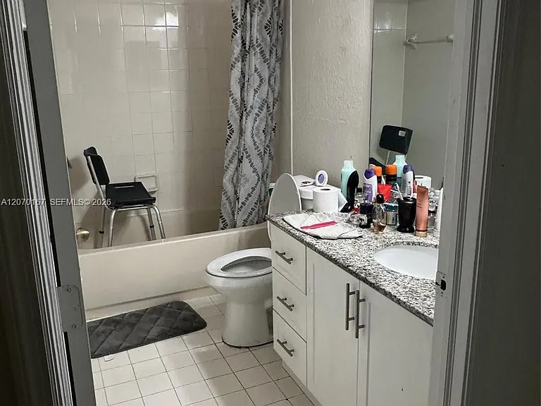 2551 SE 16th Ter #103 — Photo 9