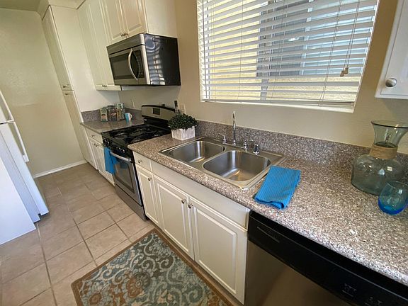 2nd image of 616 E Garfield Ave #616