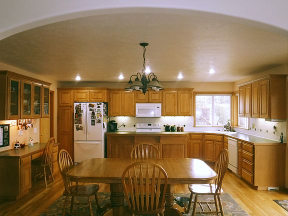 kitchen-custom cabinets 