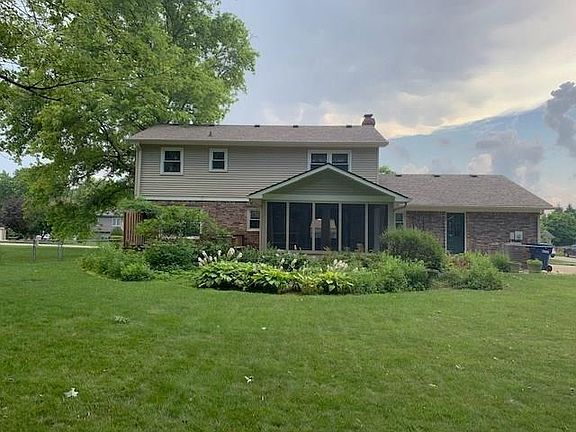 3rd image of 407 Hickory Dr