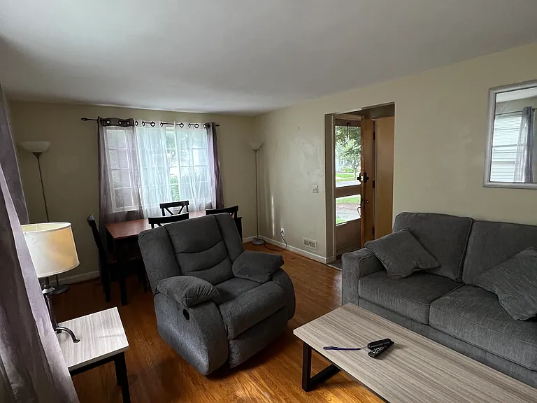 146 Rossiter Rd — Photo 23
