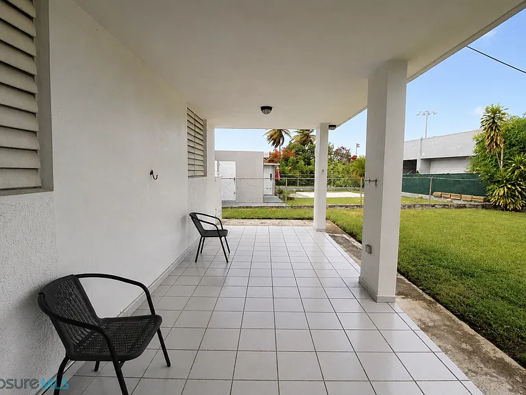 1 Calle 6 — Photo 13