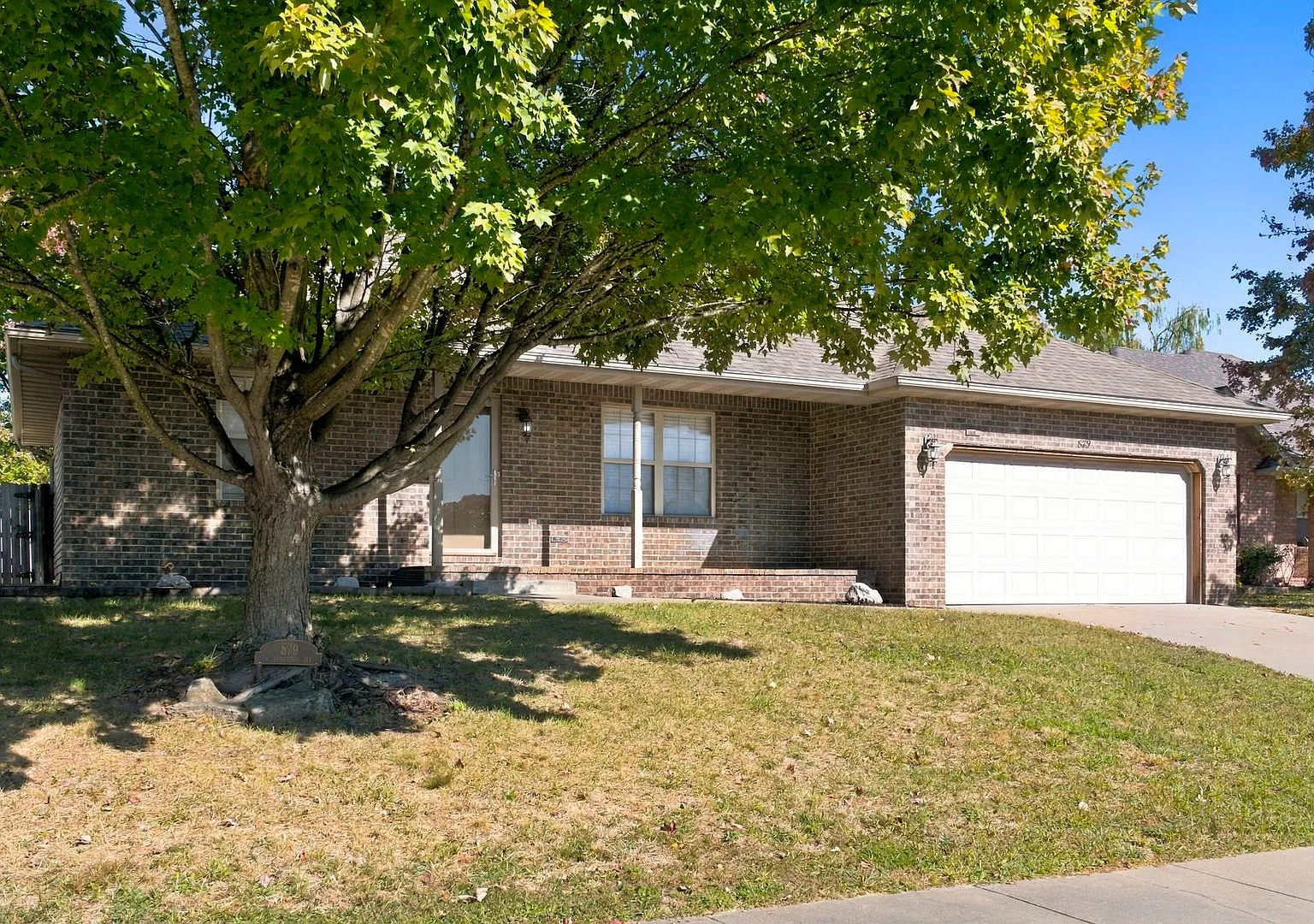 3 Bedroom | 2 Bath | 2 Car Garage | Nixa Schools | Fenced Back yard! — Photo 3