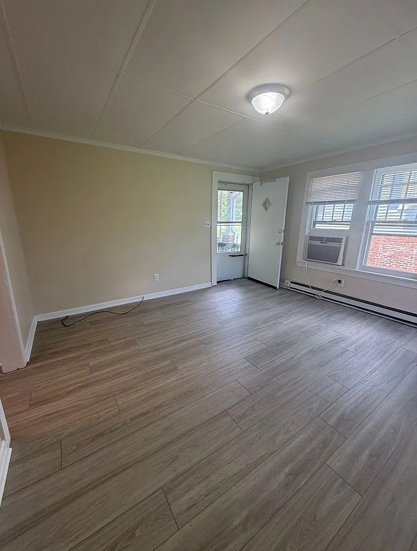 1429 W. Fourth St. - 3 Unit — Photo 2