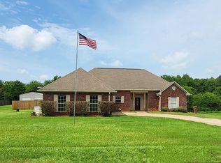 101 Hickory Ln, Mount Olive, MS 39119