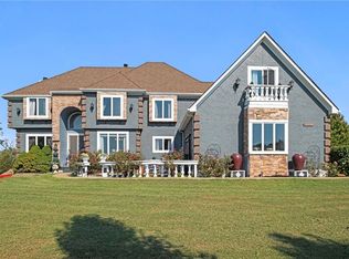11950 S Arbor View Ln, Olathe, KS 66061