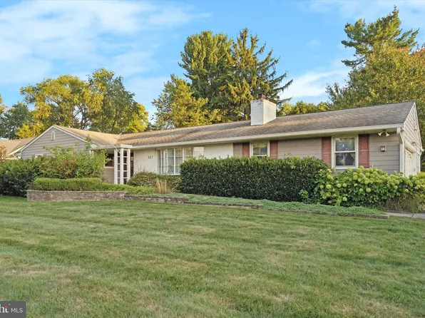 321 Yardley Newtown Rd, Morrisville, PA 19067