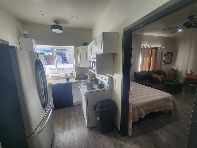 1309 E 2nd St #1B — Photo 6