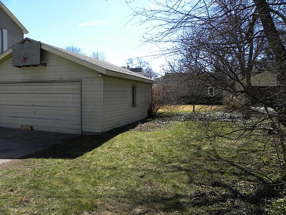 5th image of 626 Central Ave