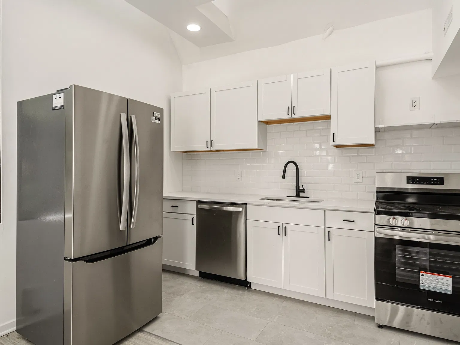 3 bed, 1300 sqft, $2,795 — Photo 2