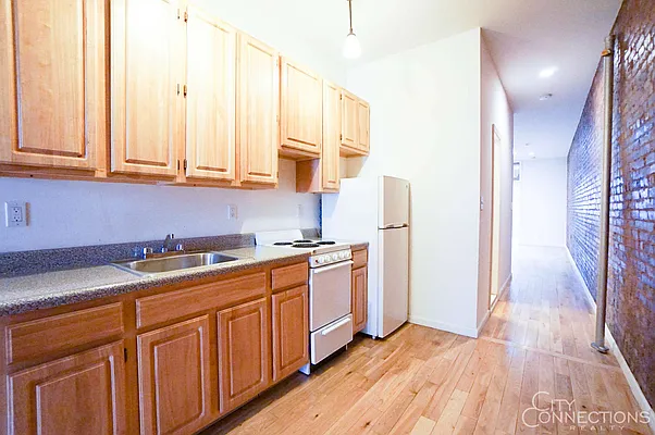 Rented by City Connections Realty | media 29