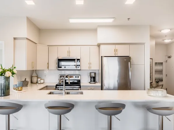 South Pointe Gardens, 395 Stan Bailie Dr, Winnipeg, MB R3Y 2J2