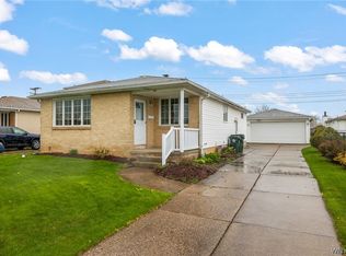 40 Candace Ln, Depew, NY 14043