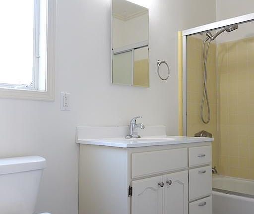3rd image of 816 Gramercy Dr APT 2