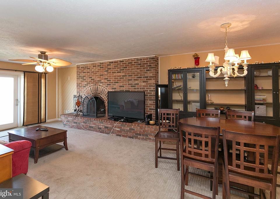 2nd image of 635 Clubhouse Dr #7