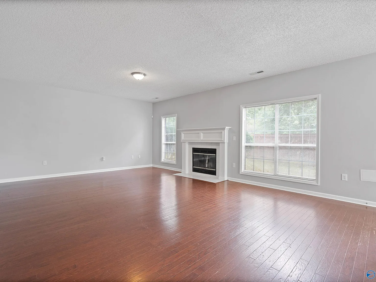 4 bed, 2.5 bath, 2675 sqft, $2,200 — Photo 2