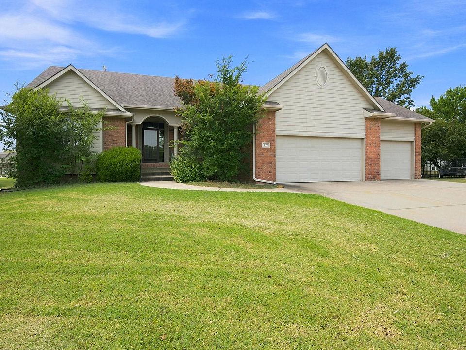 1st image of 837 N Bracken Cir