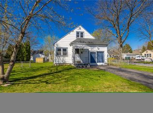 96 Fieldwood Dr, Rochester, NY 14609