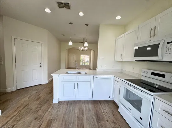 3255 Tamara Dr APT 4, Naples, FL 34109