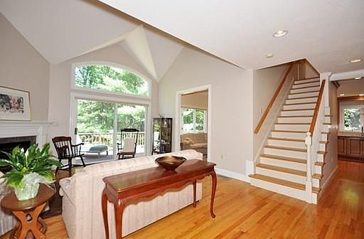 4th image of 8 Windingwood Ln