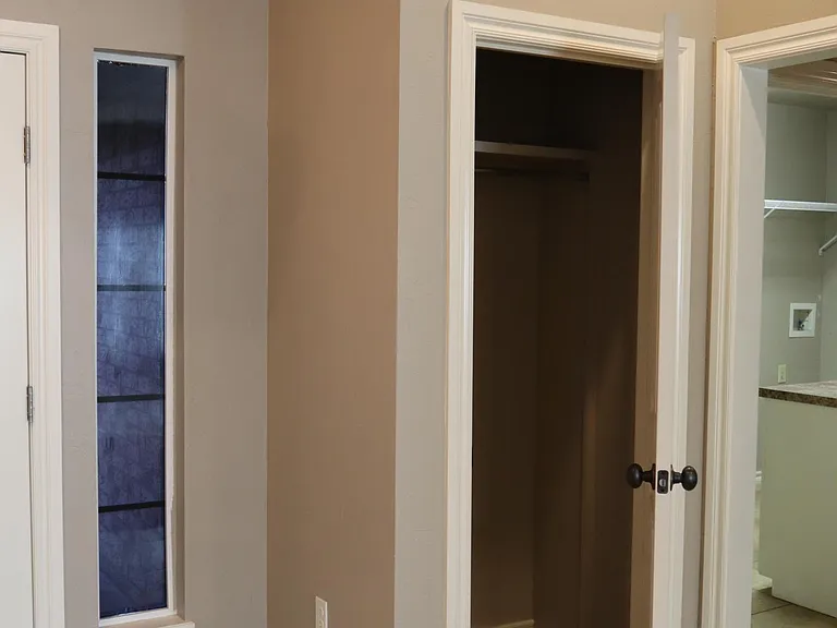 Entrance coat closet