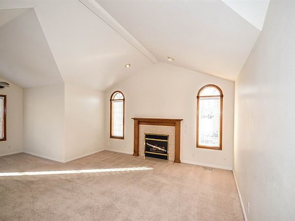 3rd image of 955 Summerset Ct