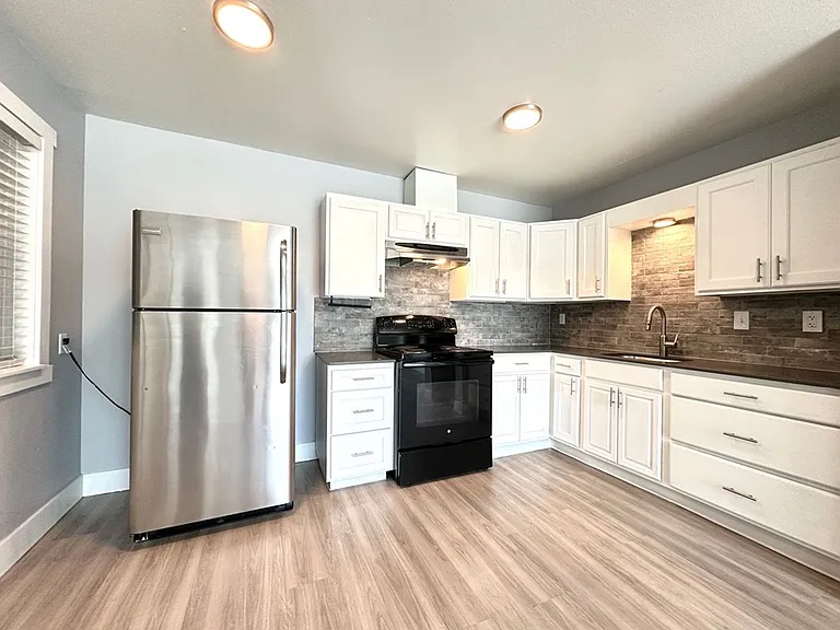 J3 Apartments — Photo 35