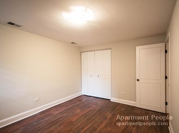 3rd image of 954 W Cuyler Ave APT G